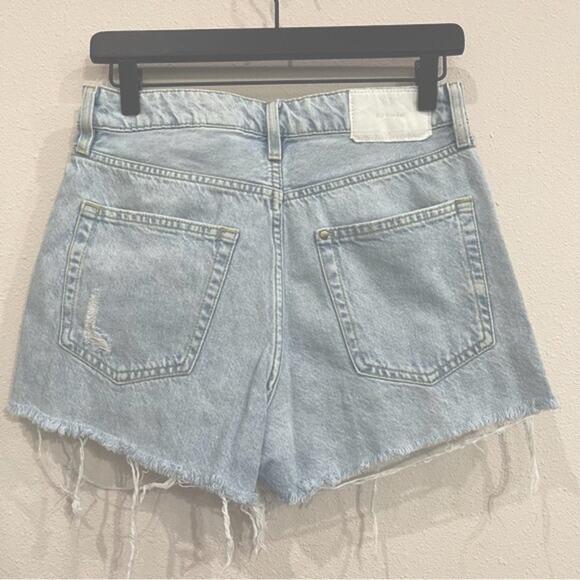 H&M &Denim Light Wash High Waist Button Front Distressed Vintage Shorts  Size 6 - Picture 7 of 13